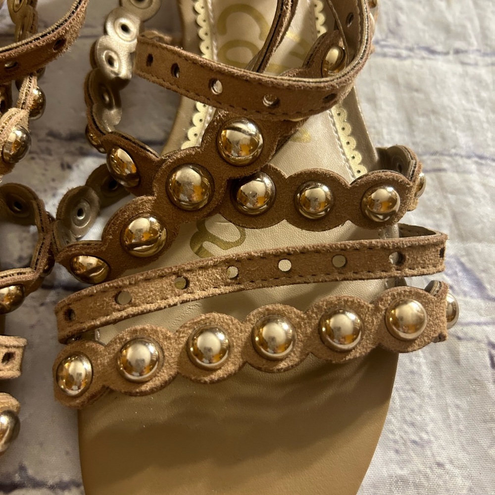 SAM EDELMAN TAN FAUX SUEDE WITH GOLD TONE STUDS ZIP BACK SANDALS SIZE 8 - Picture 8 of 8